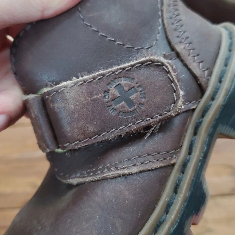 Dr. Martens 12135 brown kids boots